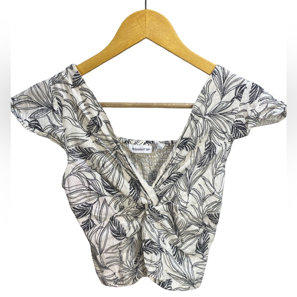 Midnight Sky Floral Twist Front Crop Top‎ | V-Neck Smocked Back
